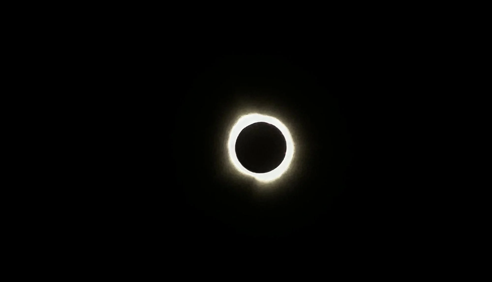 Total eclipse of the Internet: traffic impacts in Mexico, the US, and Canada